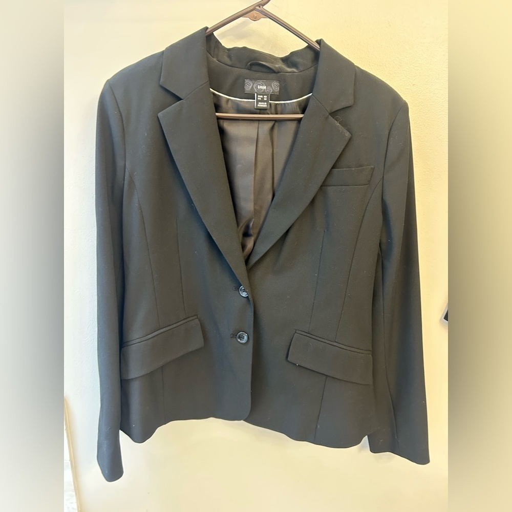HM Women's Black lined two button blazer size 10 NWT
